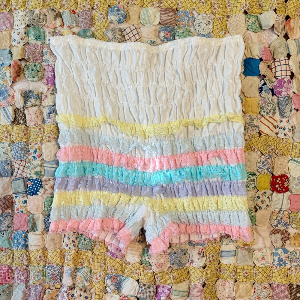 vintage white + rainbow multicolor lace bloomer shorts 🌈